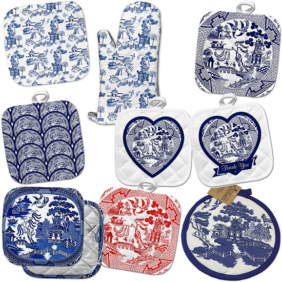 Fretwork Blue & White Oven Mitts and Pot Holders Set - 1 Piece of Each