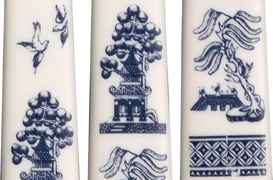 Closeup of the pattern on the Blue Willow Melamine handles