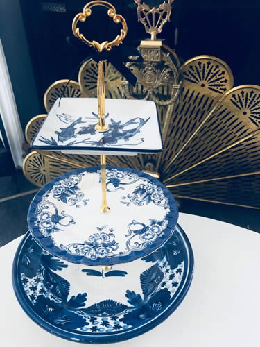 This 3-tier server from Cake Stands Boutique on eBay doesn't actually have any pieces that are Blue Willow pattern. - Blue Willow 2-Tier and 3-Tier Servers and Cake Stands - myDesign42