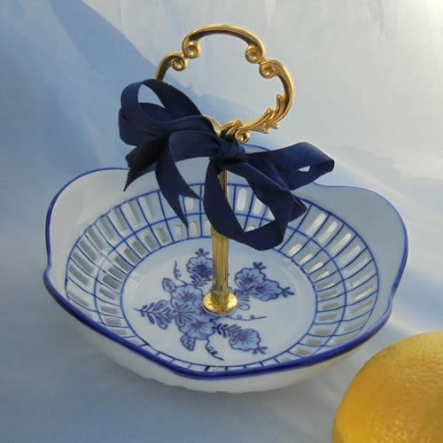 Small Bowl with a Handle - Blue Willow 2-Tier and 3-Tier Servers and Cake Stands - myDesign42