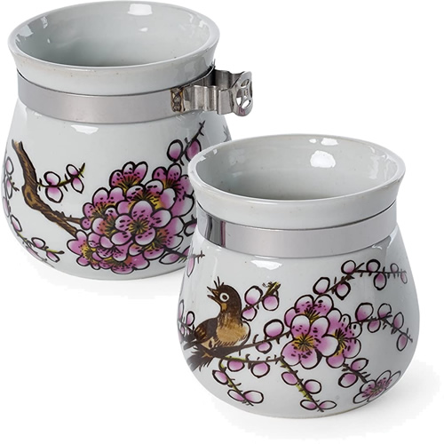 Prevue Pet Products Stainless Steel Bird Cages have decorative porcelain seed and water cups