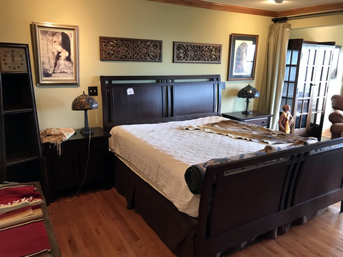 Bedroom at Indian Cave Lodge