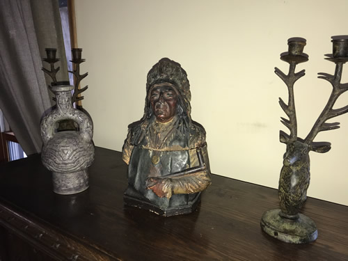 Indian decor at the Auction Preview at Indian Cave Lodge